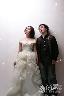 情侶穿婚紗拍寫真