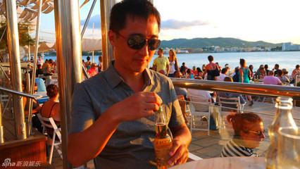 趙子琪路金波婚紗照曝光 蜜月旅行分外溫馨【組圖】_光明網